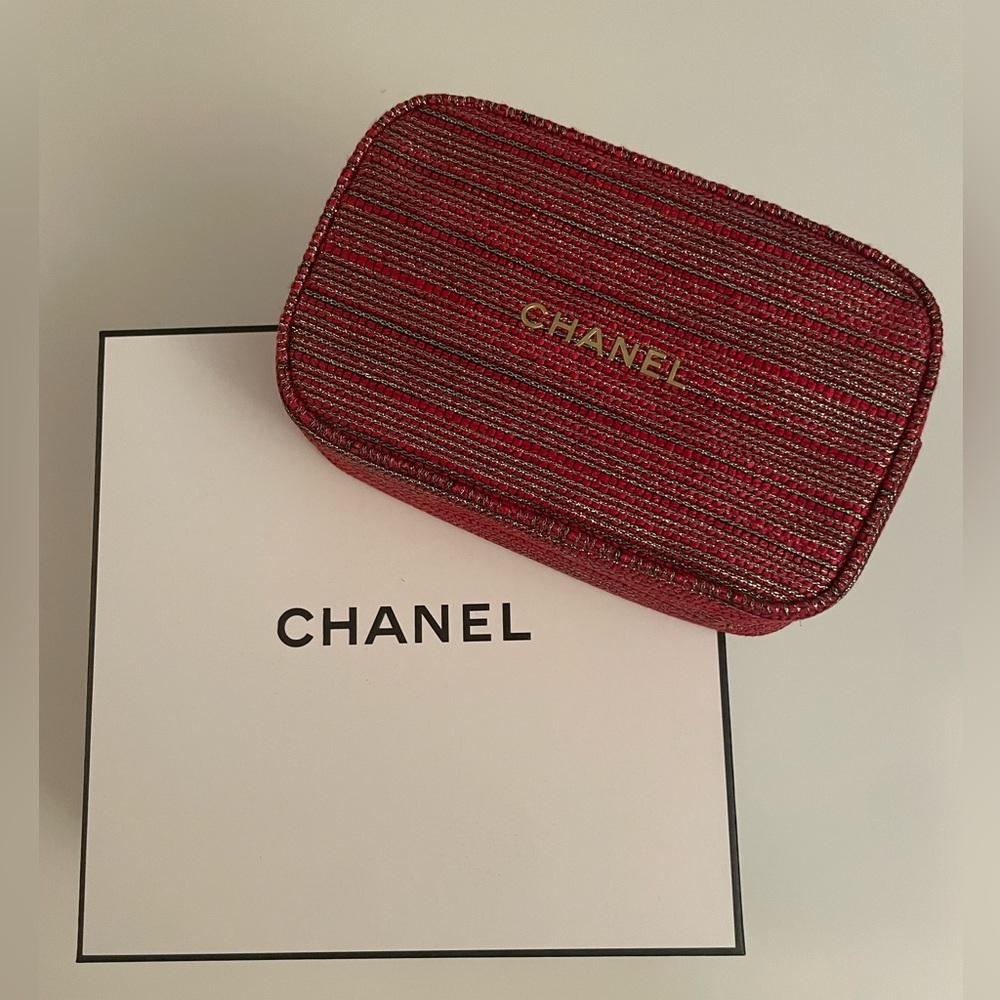 Brand new Chanel 2022 Holiday bag in red cotton tweed